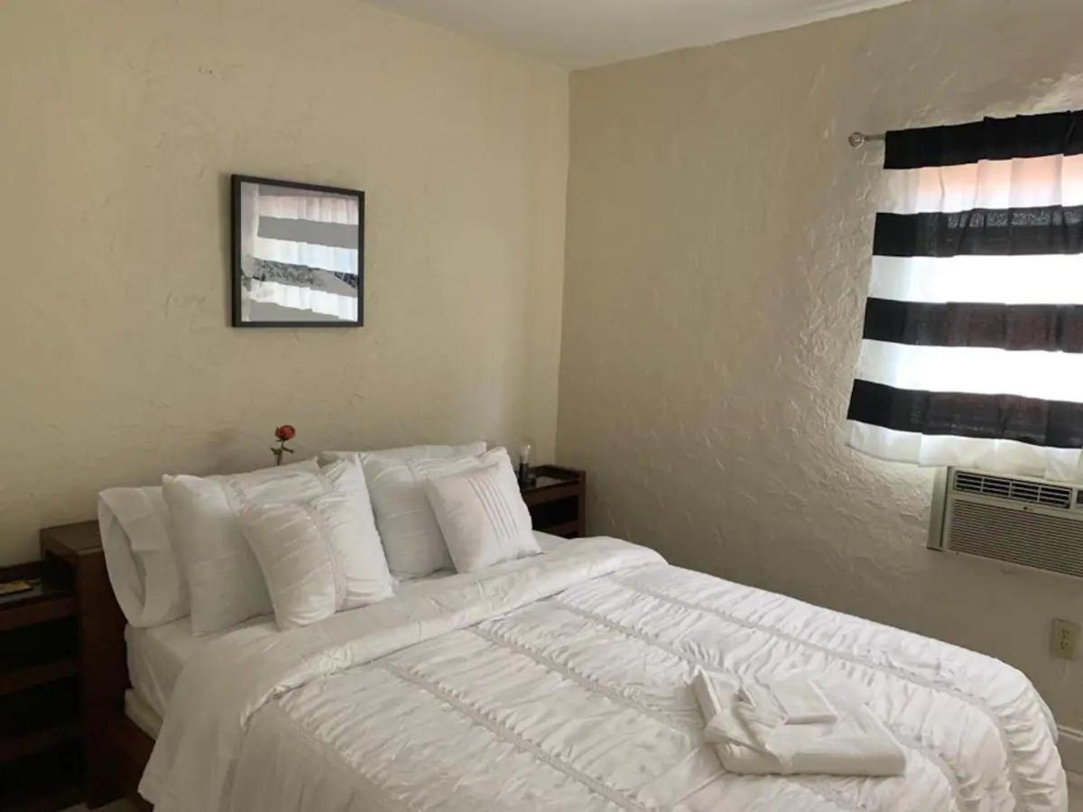 Private Rooms Close To Miami Airport - Free Parking - 01 Exterior photo